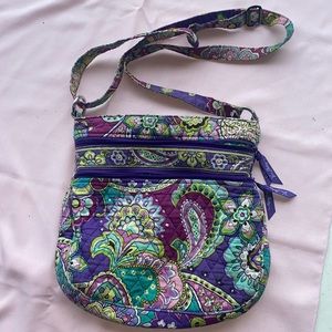 Vera Bradley Crossbody with lots of pockets!